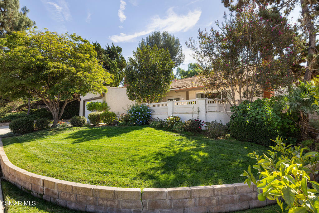 Property Photo:  872 Bennett Street  CA 93065 