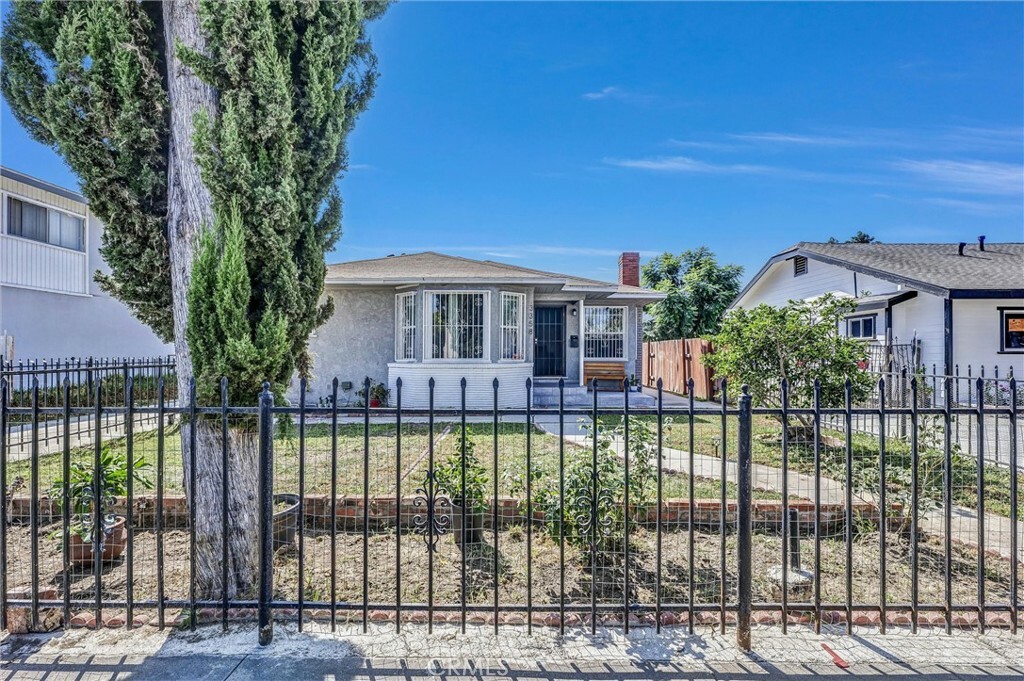 Property Photo:  3358 Louise Street  CA 90262 