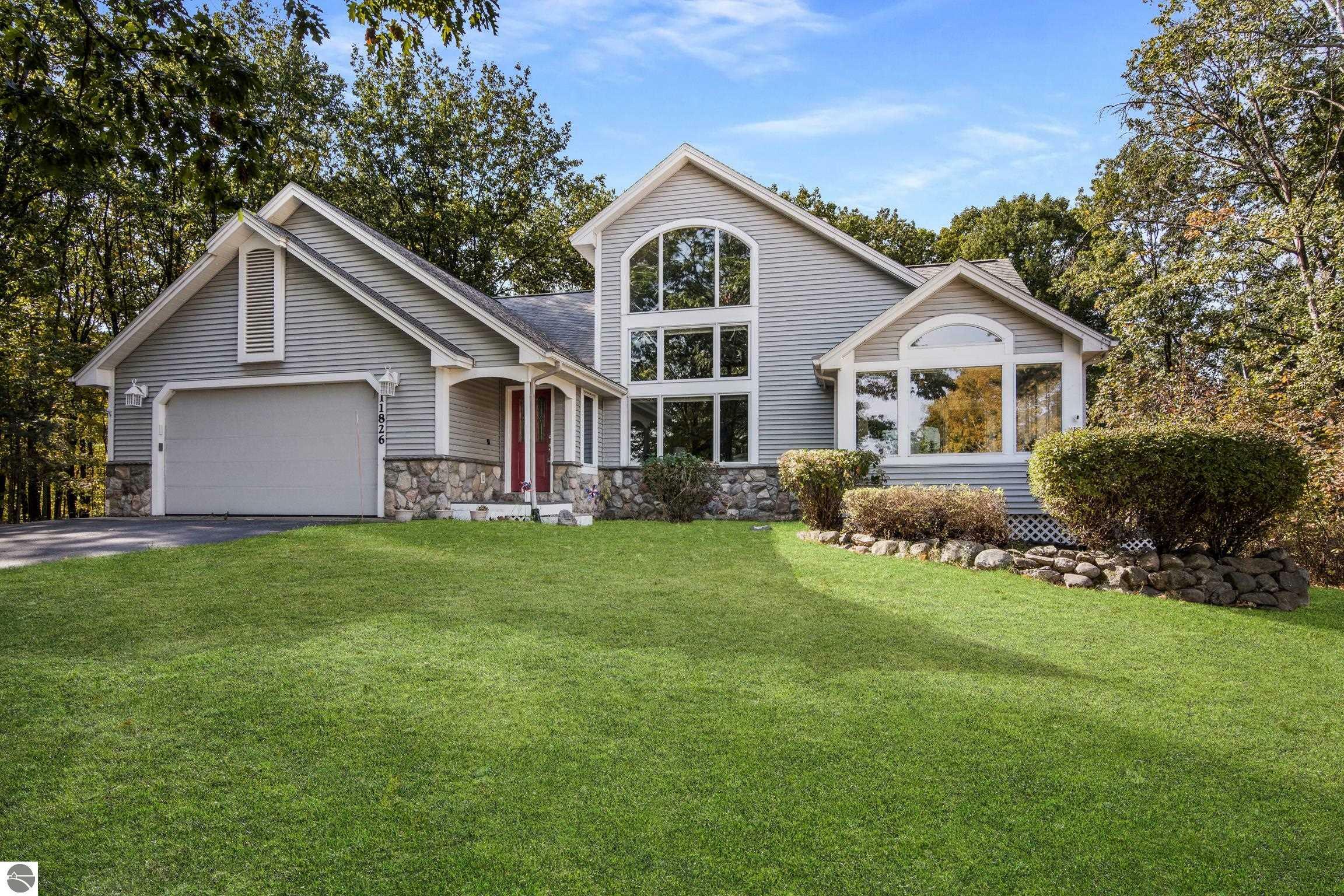 Property Photo:  11826 Ridge View Drive  MI 49676-9645 