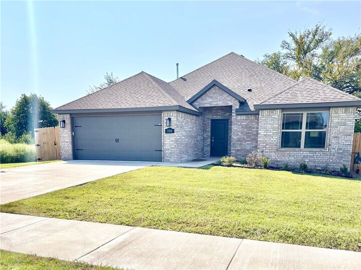 Property Photo: 700 W Taylor Street AR 72761