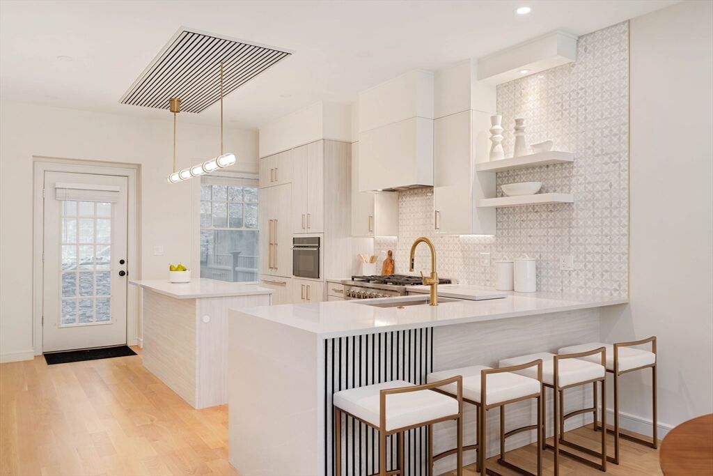 Property Photo:  1574 Beacon St 1  MA 02446 