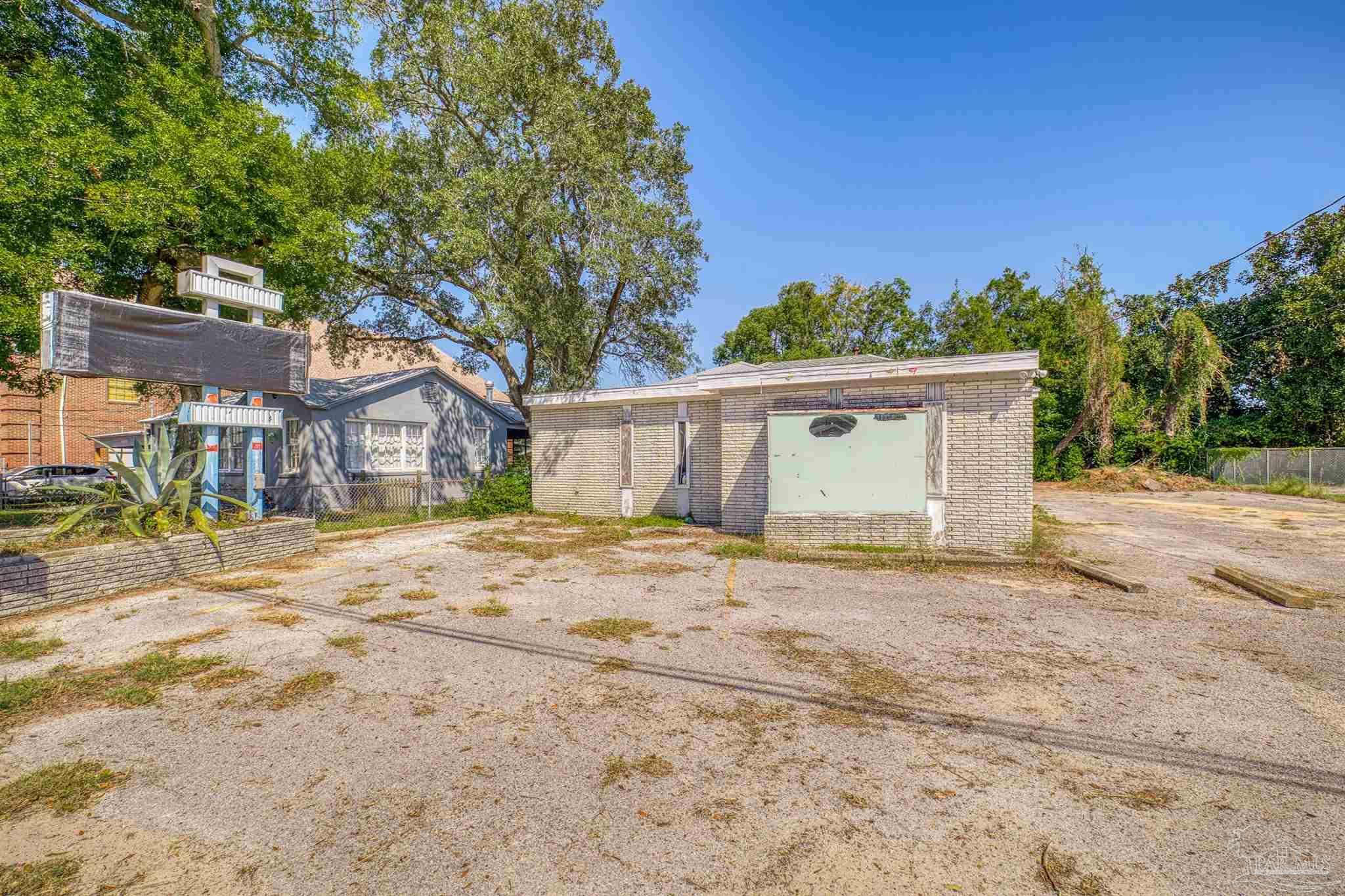 Property Photo:  416 S Navy Blvd  FL 32507 