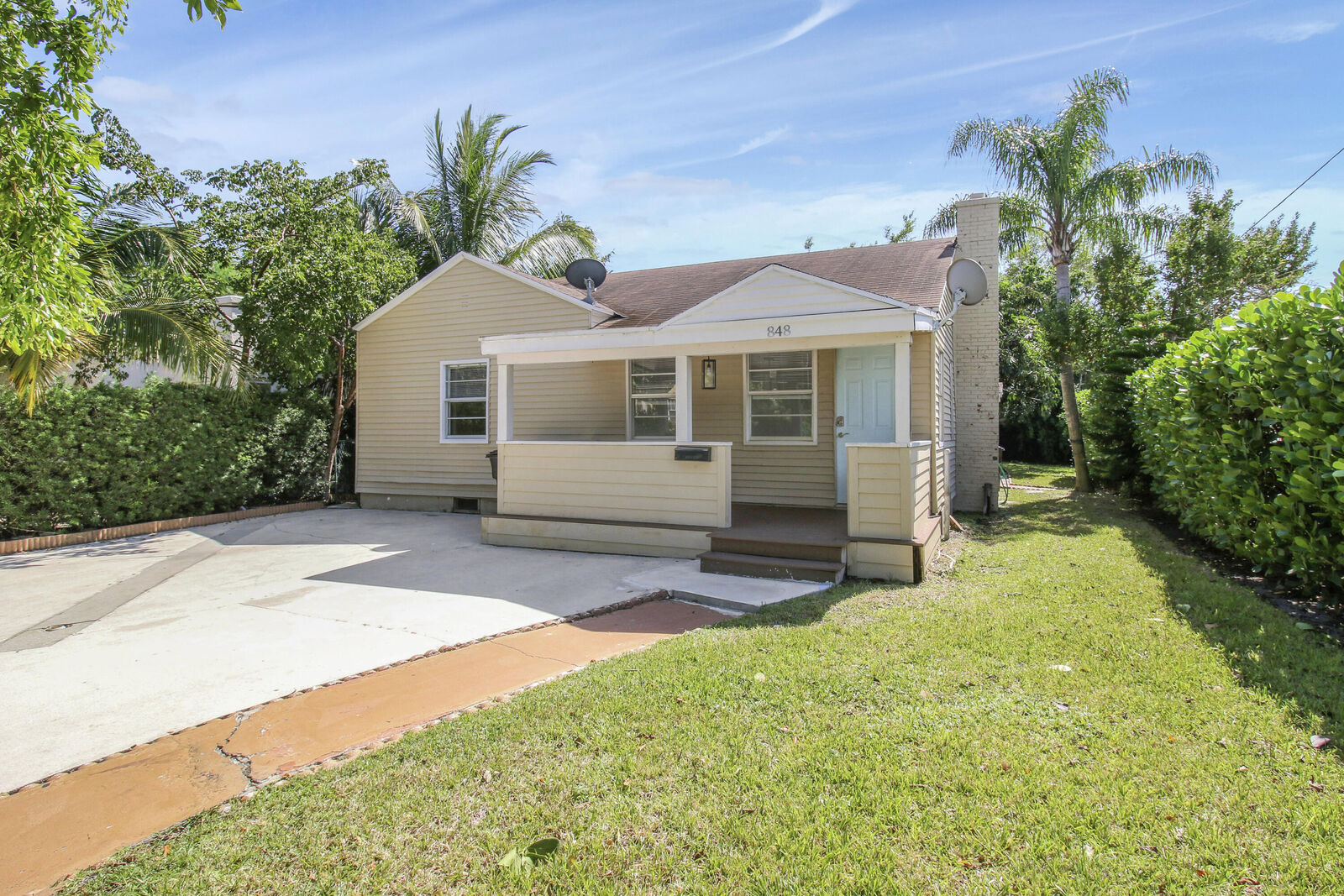 Property Photo:  848 Upland Road  FL 33401 