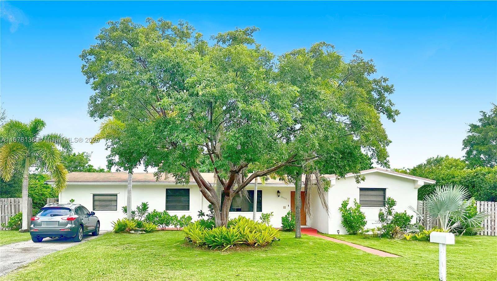 Property Photo: 14465 SW 96th Ave FL 33176