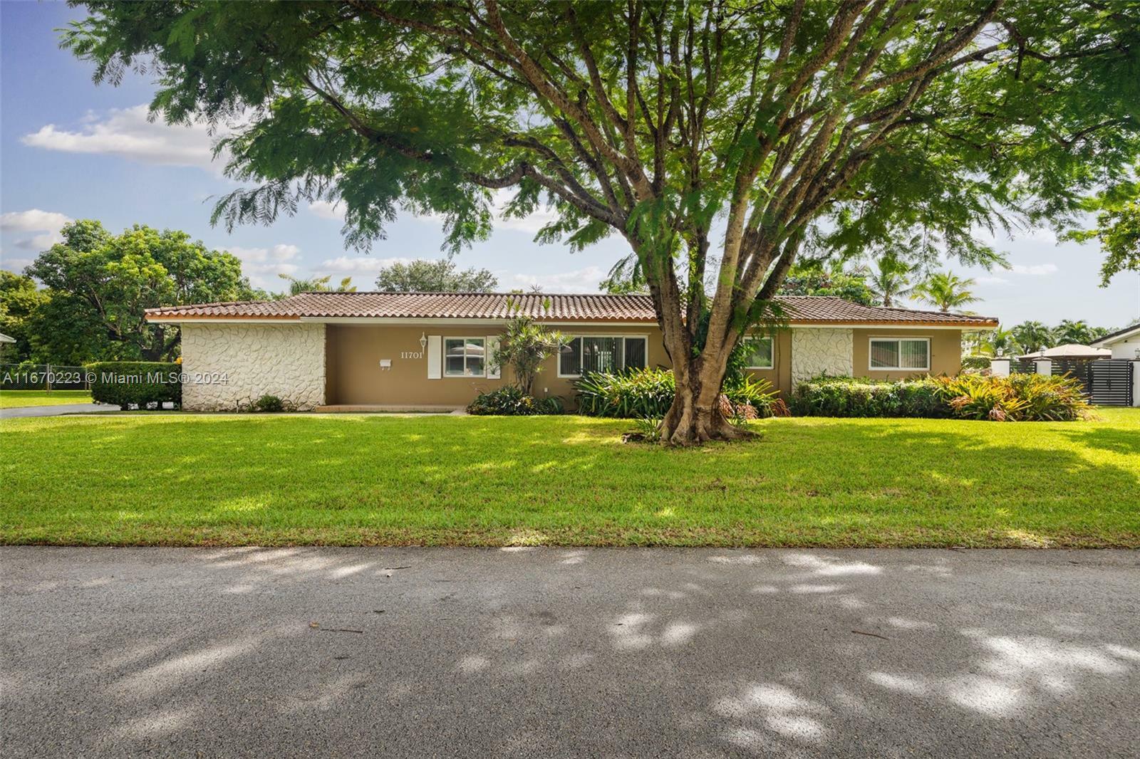 Property Photo:  11701 SW 100th Ave  FL 33176 