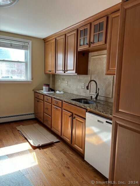 Property Photo:  44-46 Hoyt Street 1  CT 06810 