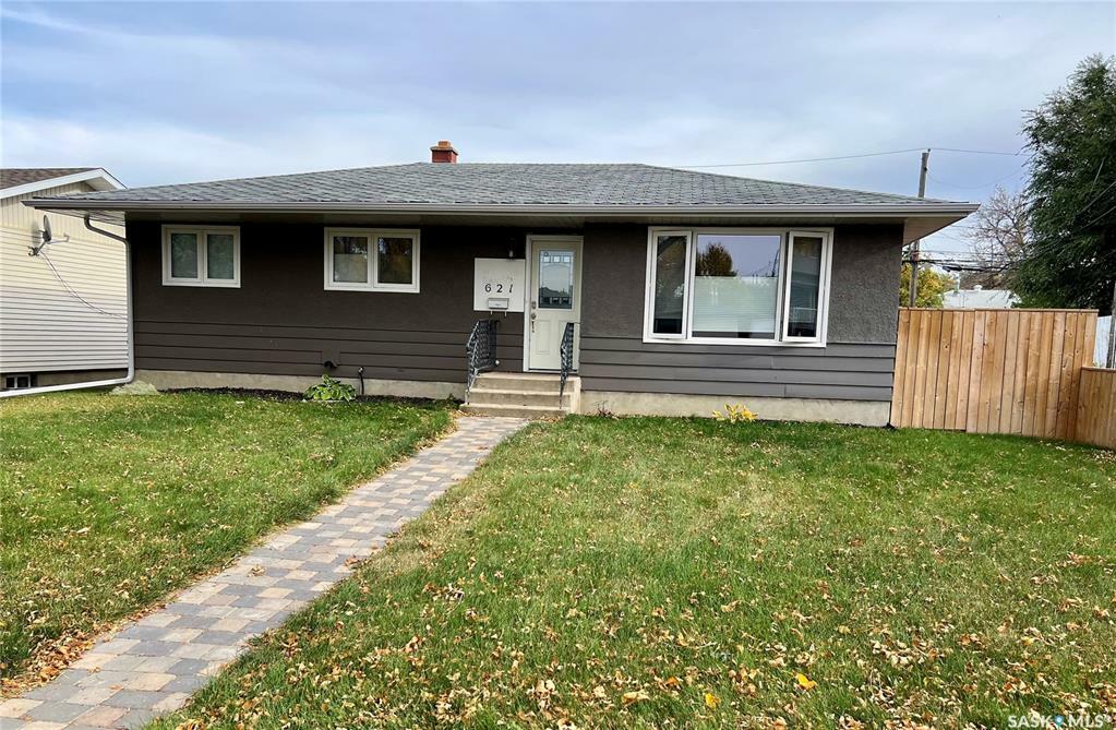 Property Photo:  621 Central Avenue S  SK S9H 3G7 