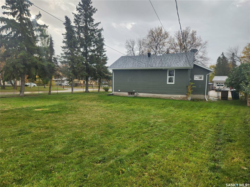 Property Photo:  811 107th Avenue  SK S0E 1T0 