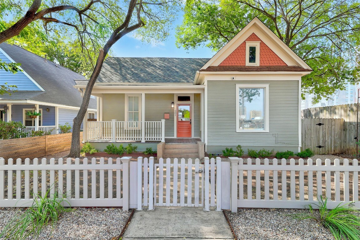 Property Photo:  901 Willow Street  TX 78702 