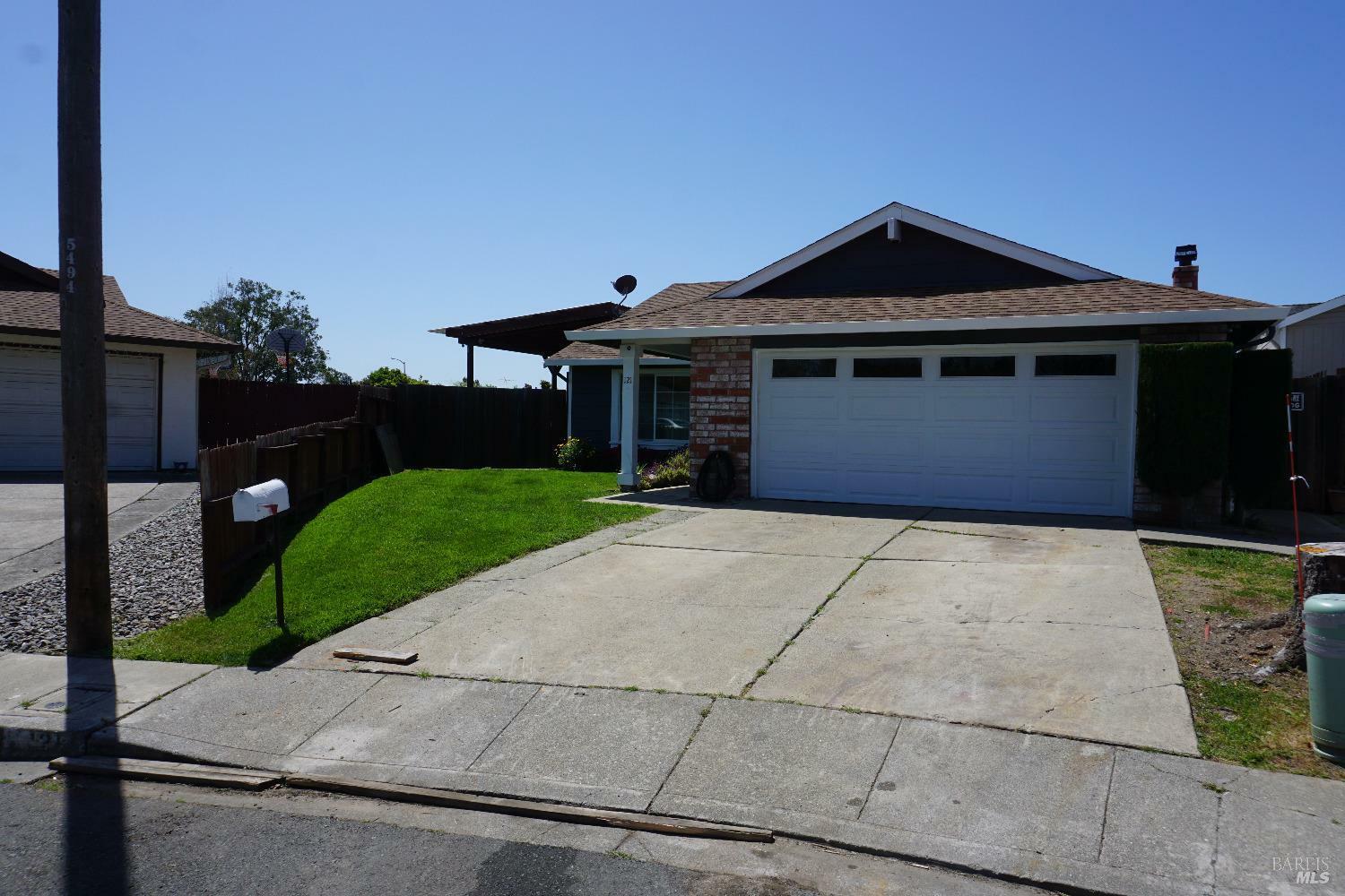 Property Photo: 121 Forsythia Court CA 94589