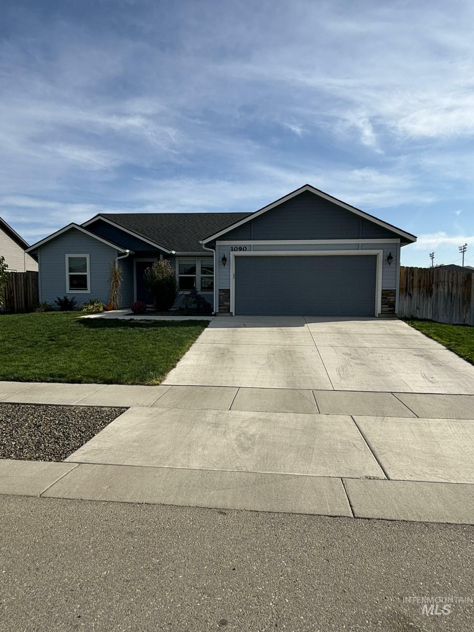 Property Photo:  1090 W 10th Street  ID 83672 