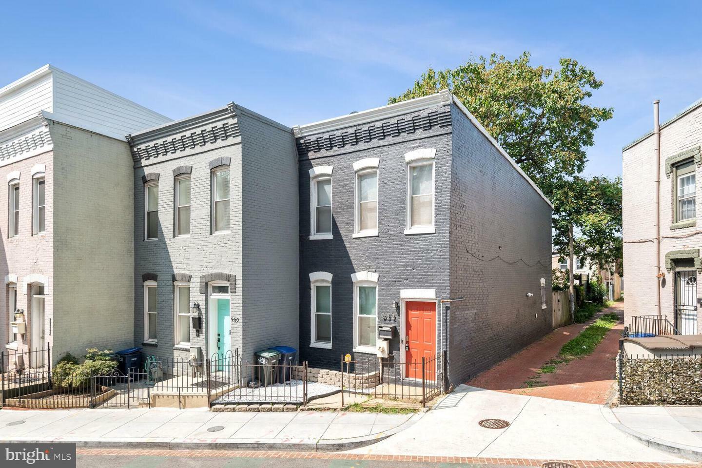 Property Photo:  952 Florida Avenue NW  DC 20001 