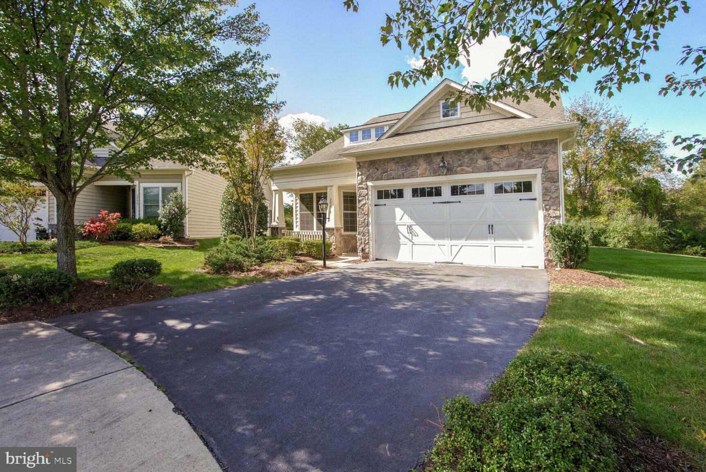 Property Photo:  20419 Crescent Pointe Place  VA 20147 