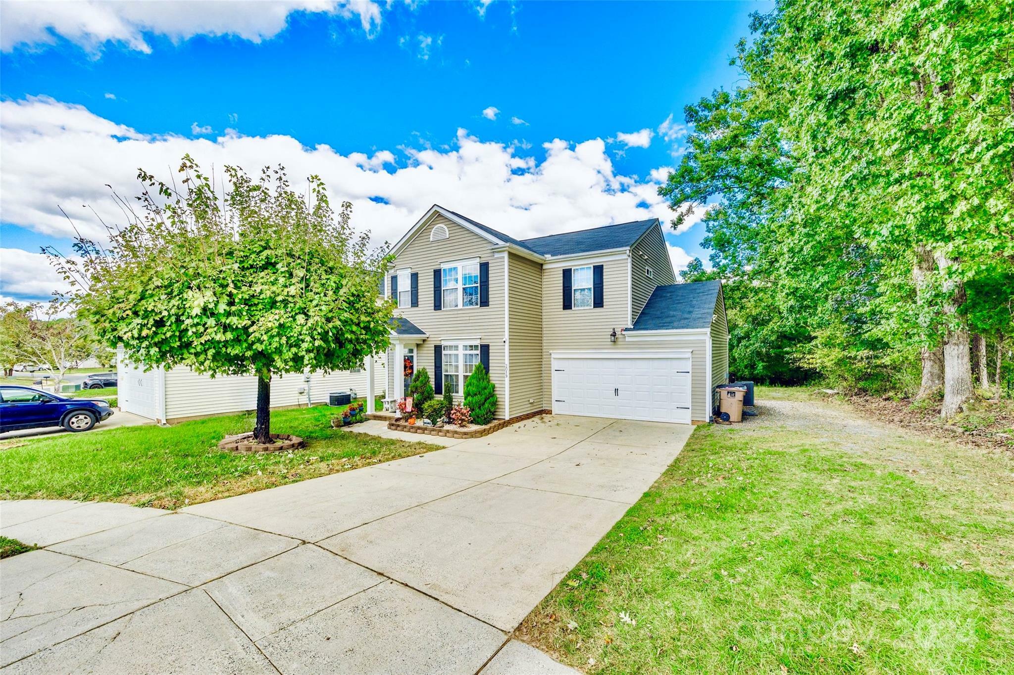 Property Photo:  2019 Astoria Drive  NC 28110 