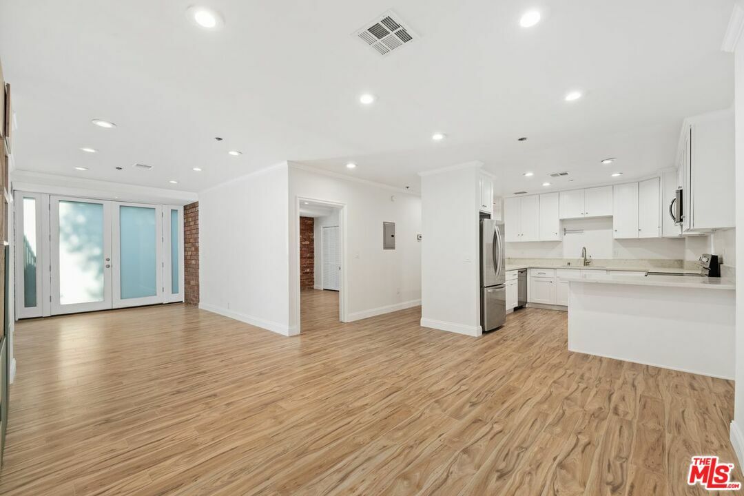 Property Photo:  1440  Veteran Ave 1408  CA 90024 