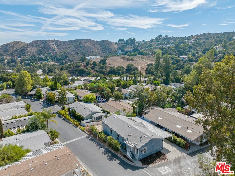 23777  Mulholland Hwy 201  Calabasas CA 91302 photo