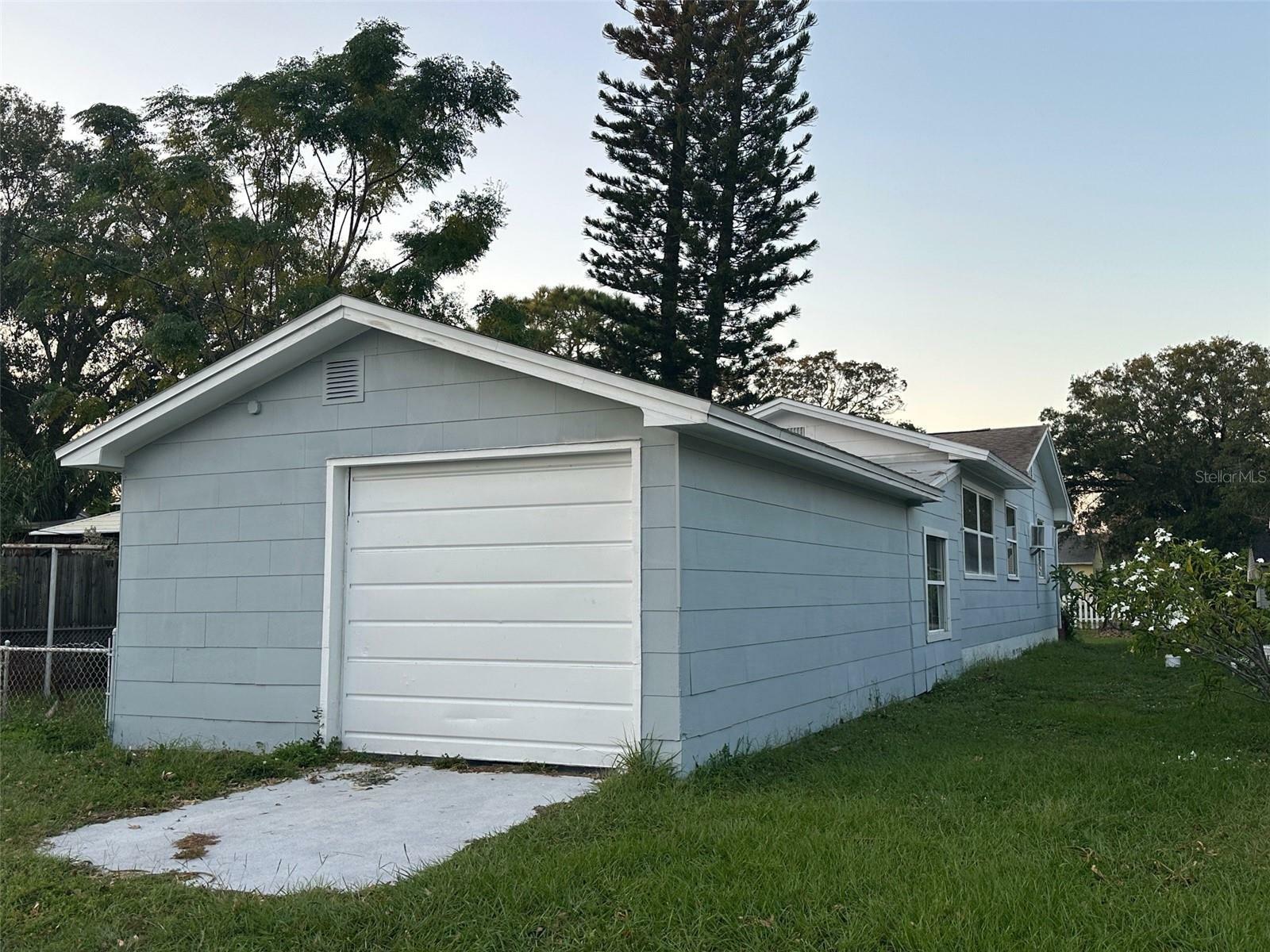 Property Photo:  726 52nd Avenue N  FL 33703 