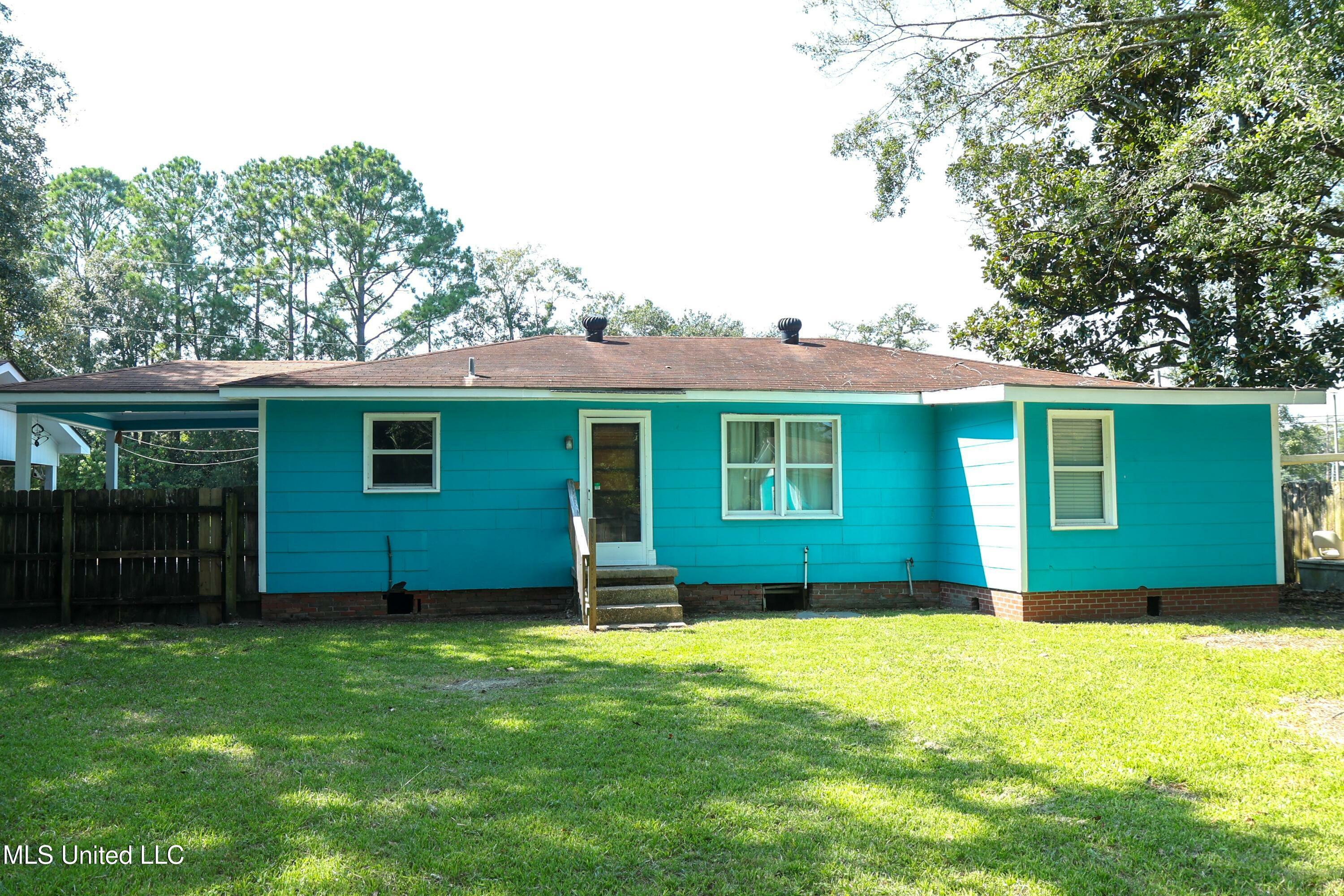 Property Photo:  1712 Sunset Street  MS 39567 