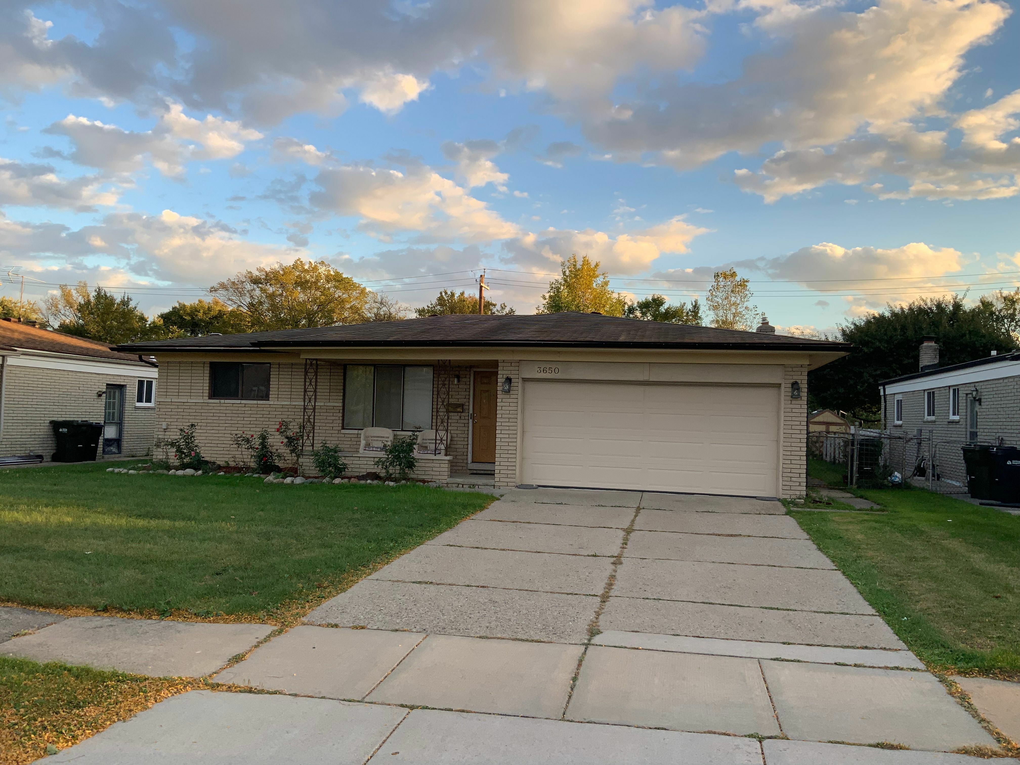 Property Photo:  3650 Veronica Drive  MI 48310 4416 