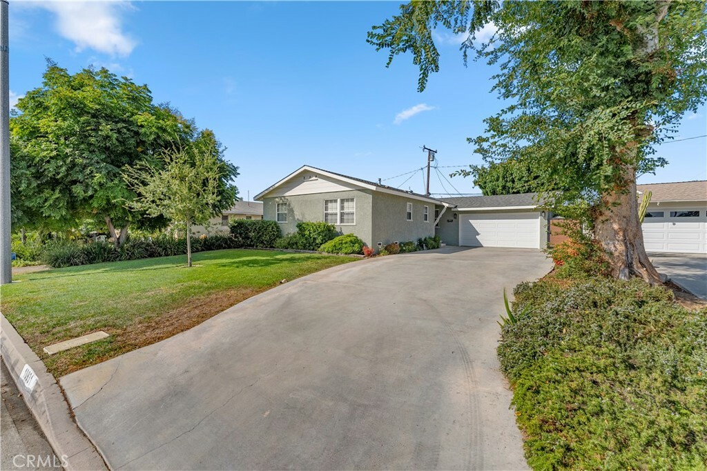 Property Photo:  10931 Groveland Avenue  CA 90603 