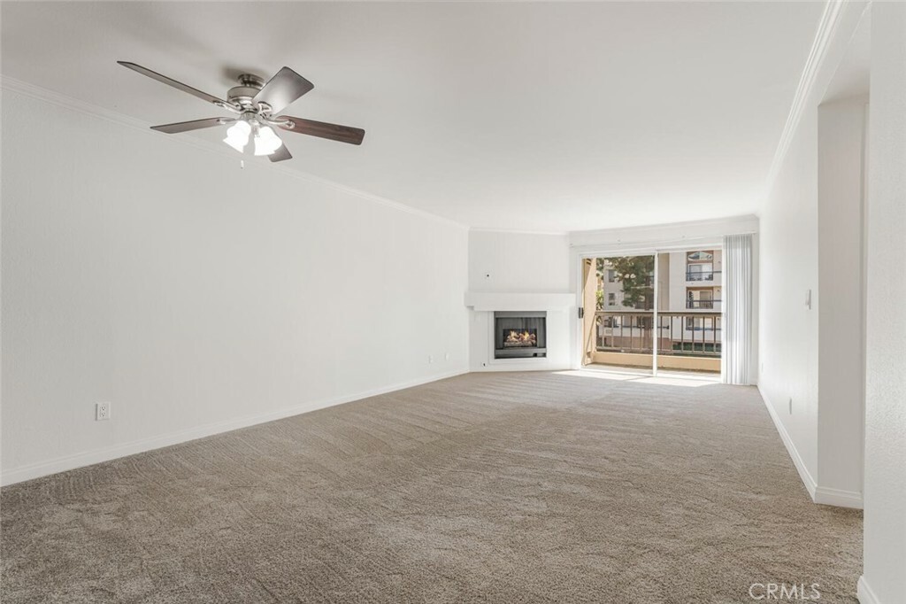 Property Photo:  5550 Owensmouth Avenue 205  CA 91367 