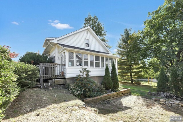 Property Photo:  92 Hill Street  NJ 07432 