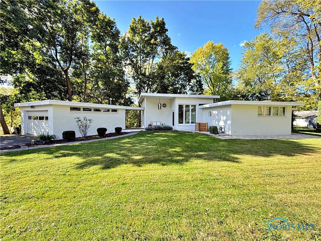 Property Photo: 25 Southview Place OH 44883