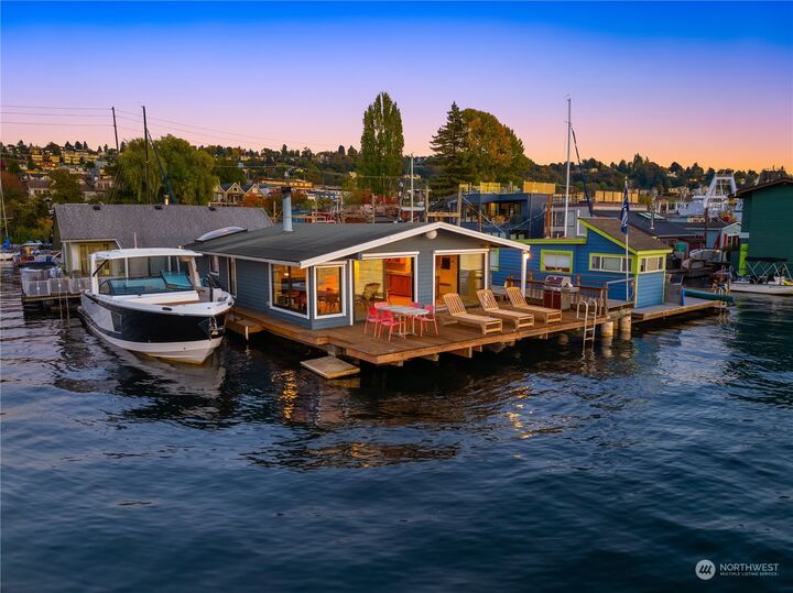 Property Photo:  2037  Fairview Avenue E G  WA 98102 