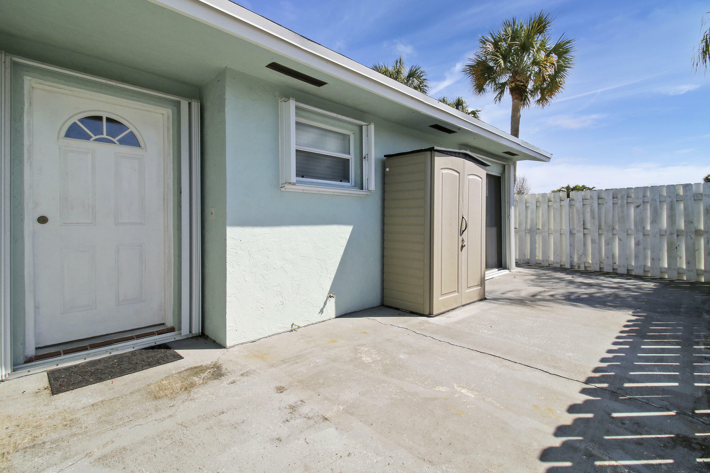 Property Photo:  1319 Arapaho Street  FL 33458 