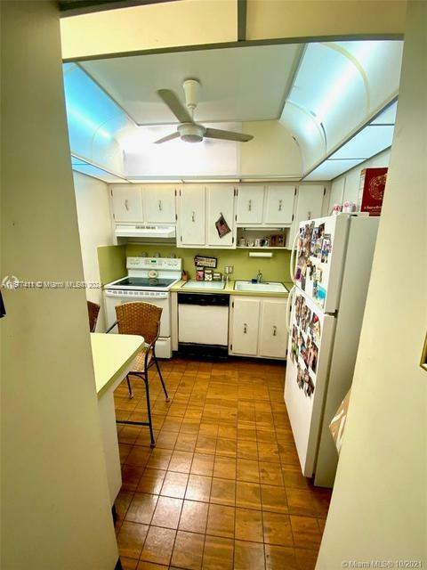 Property Photo:  20301 W Country Club Dr 730  FL 33180 