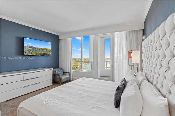 Property Photo:  4401 Collins Ave 915  FL 33140 