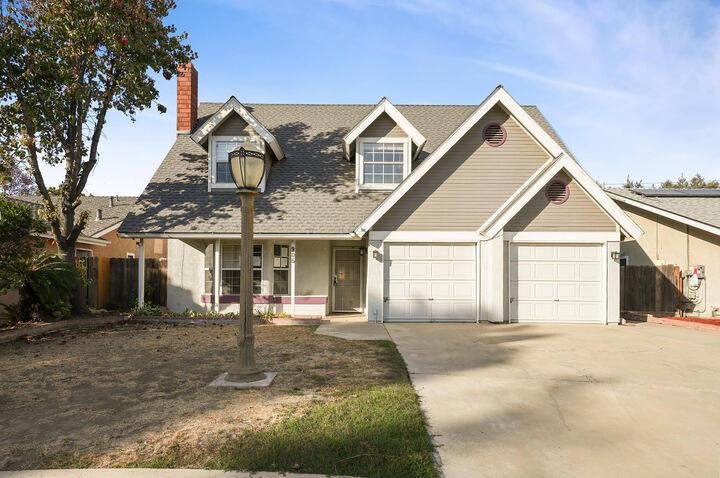 905 N Oakwood Court  Visalia CA 93291 photo