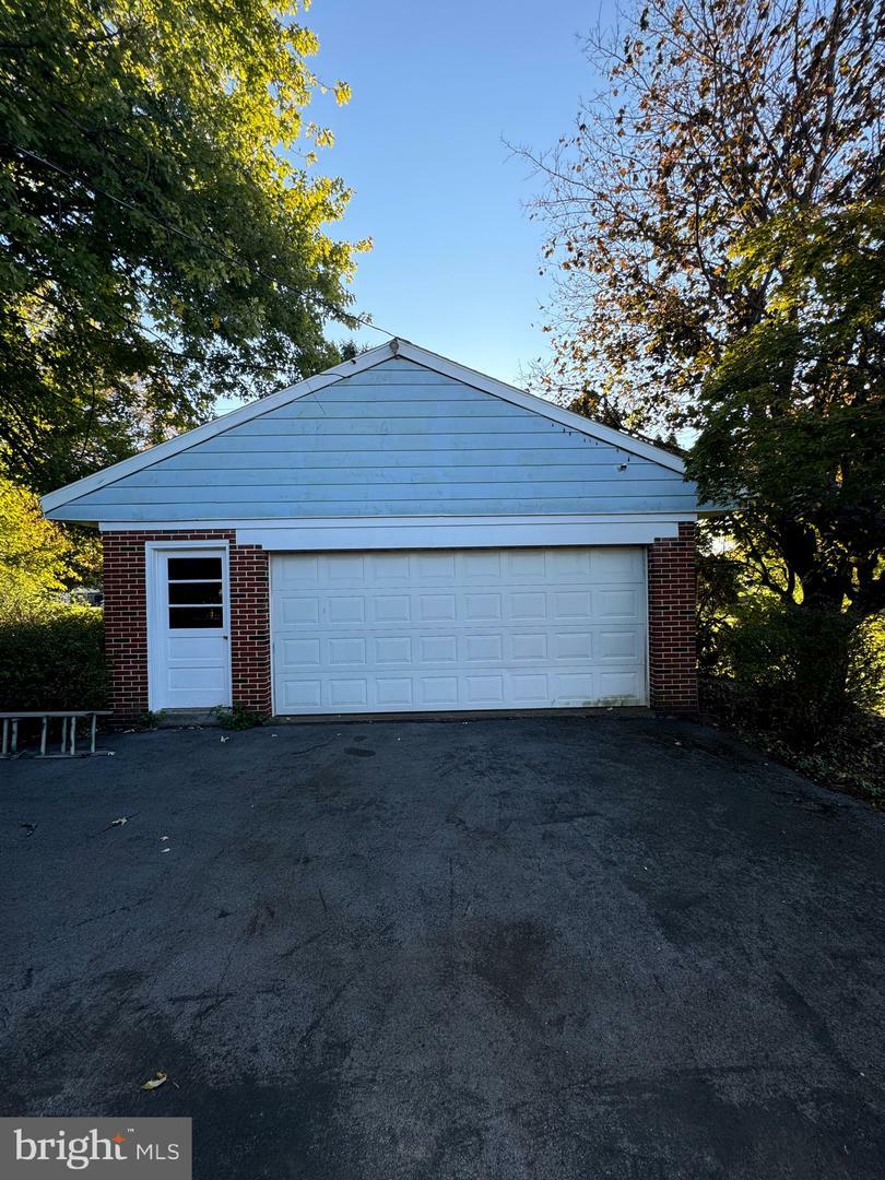 Property Photo:  404 Harrisburg Pike  PA 17019 