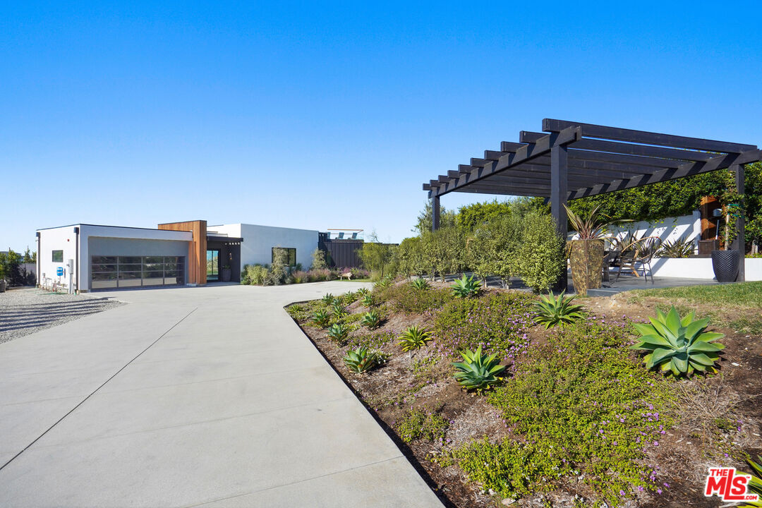 Property Photo:  6731   Wandermere Rd  CA 90265 