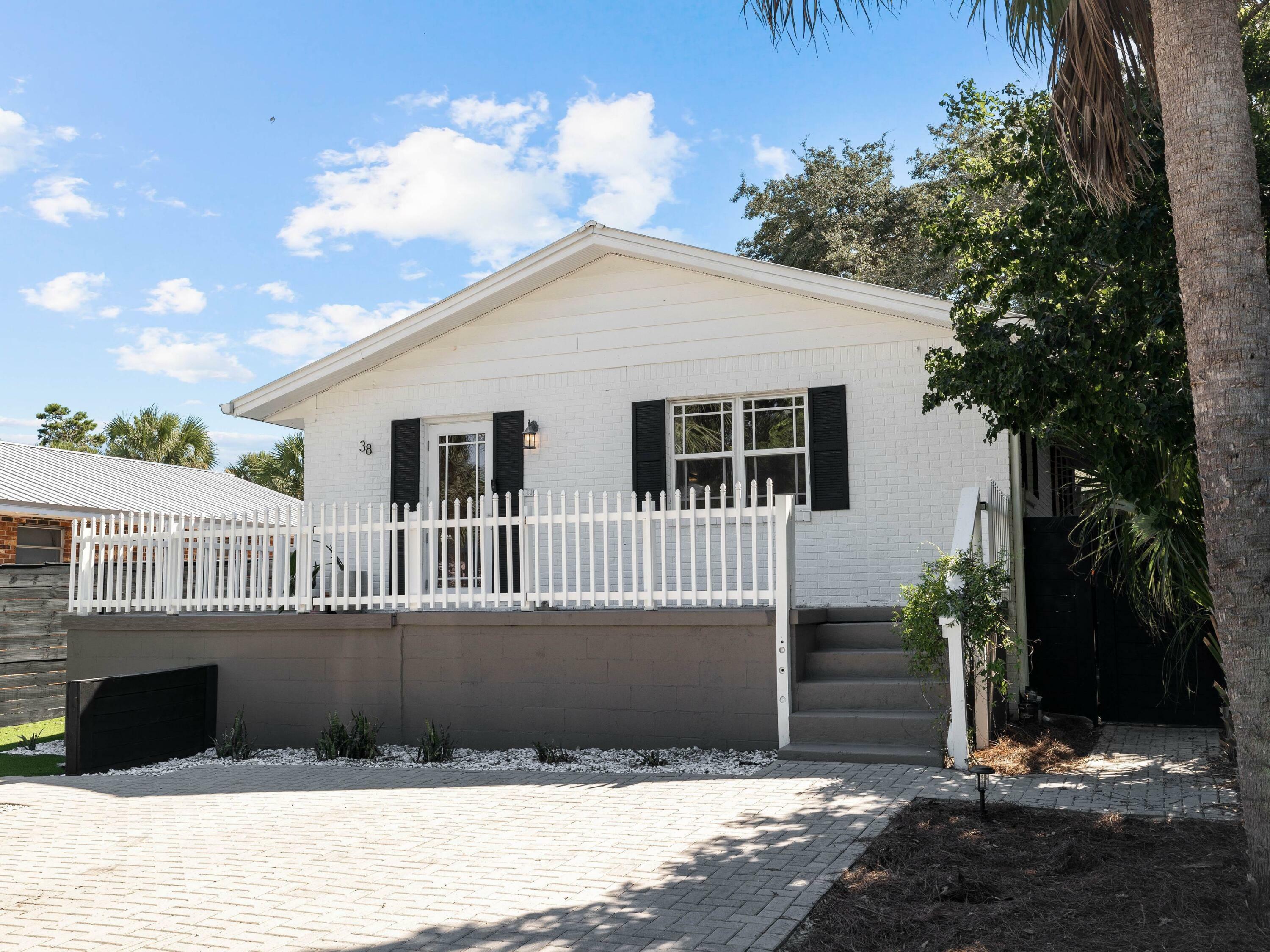 Property Photo:  38 Barracuda Street  FL 32459 