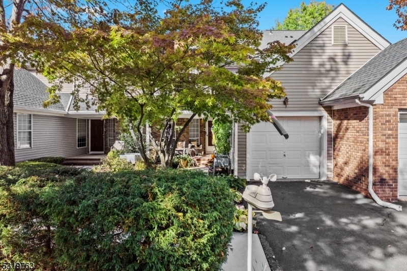 Property Photo:  252 Laurel Ct  NJ 08889 