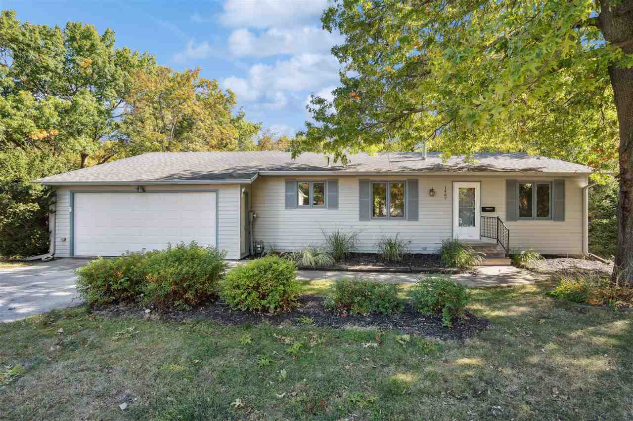 Property Photo:  1487 Valley View Drive  IA 52241 