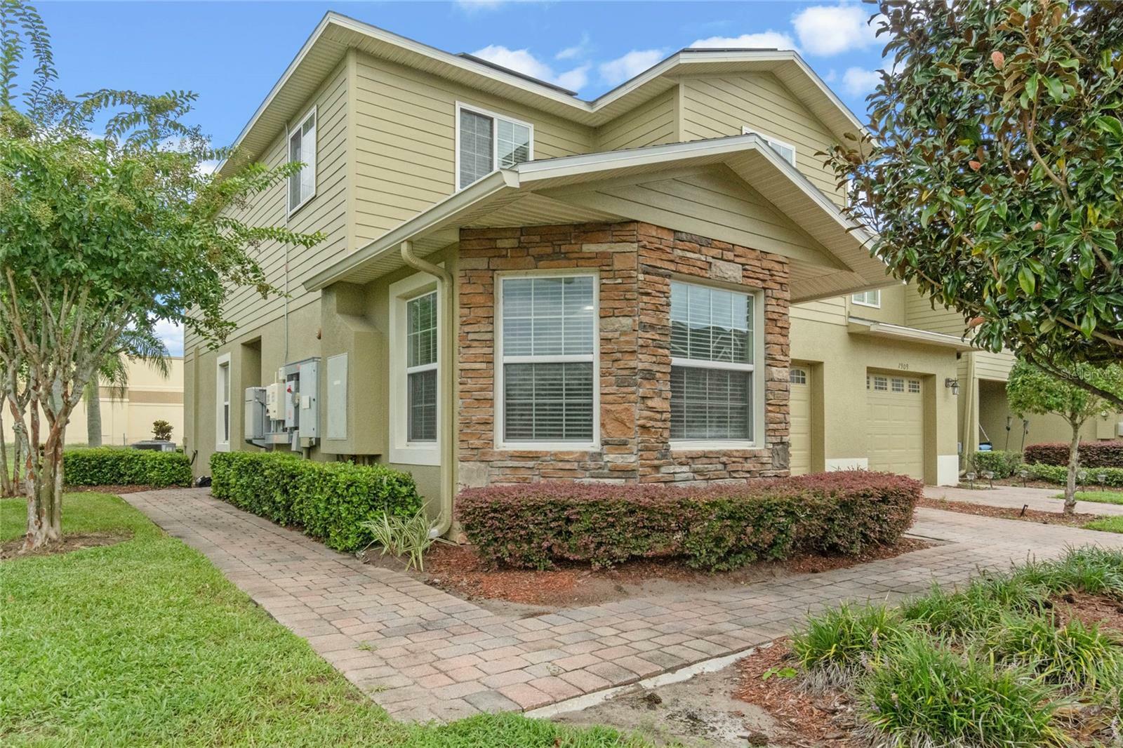 Property Photo:  1903 Chatham Place Drive  FL 32824 