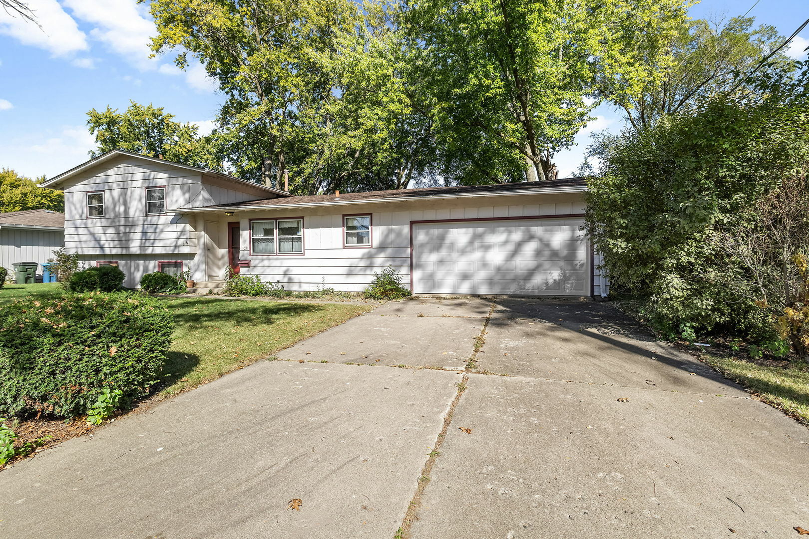 Property Photo:  1021 Cochran Street  IL 60506 