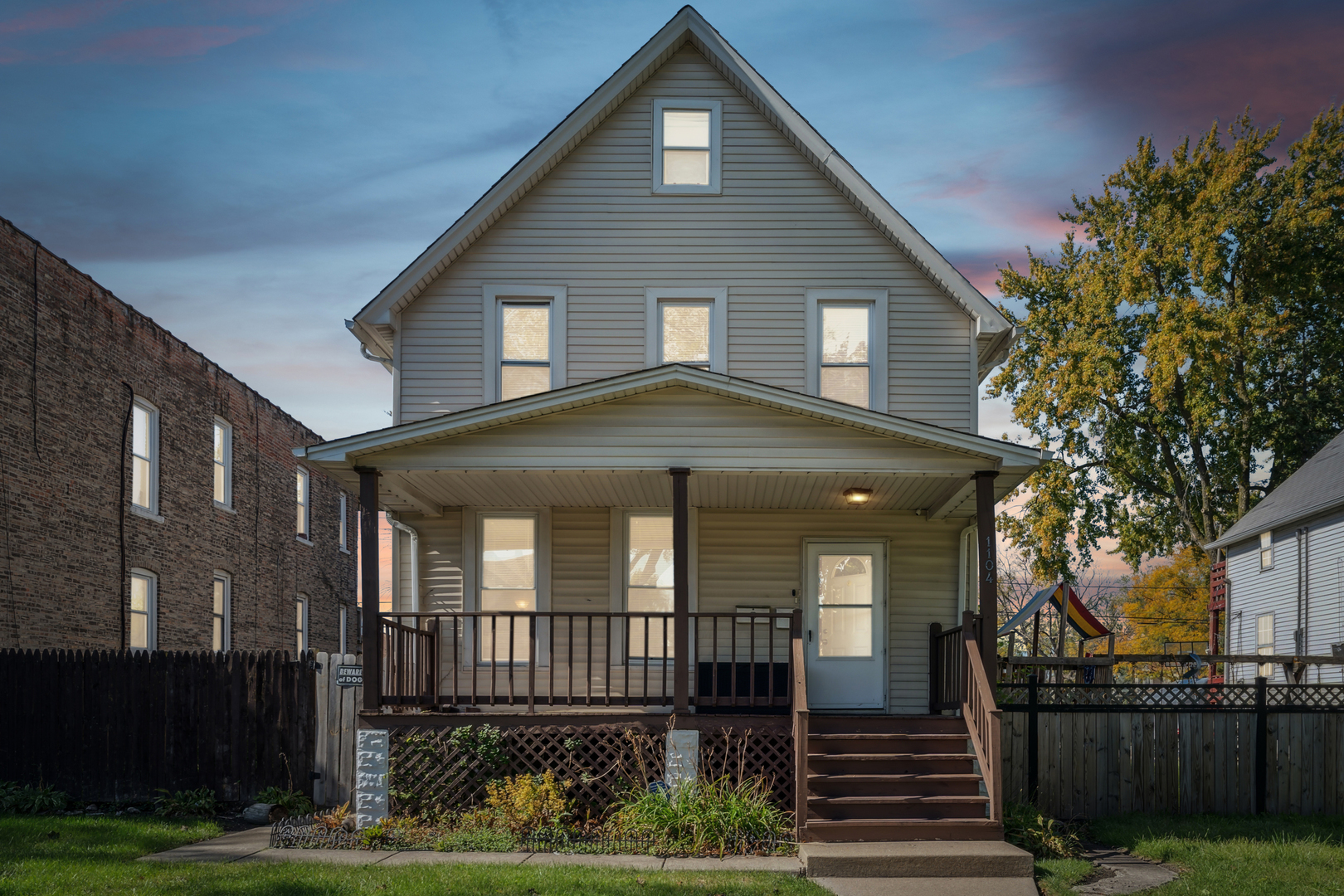 Property Photo:  1104 S 7th Avenue  IL 60153 