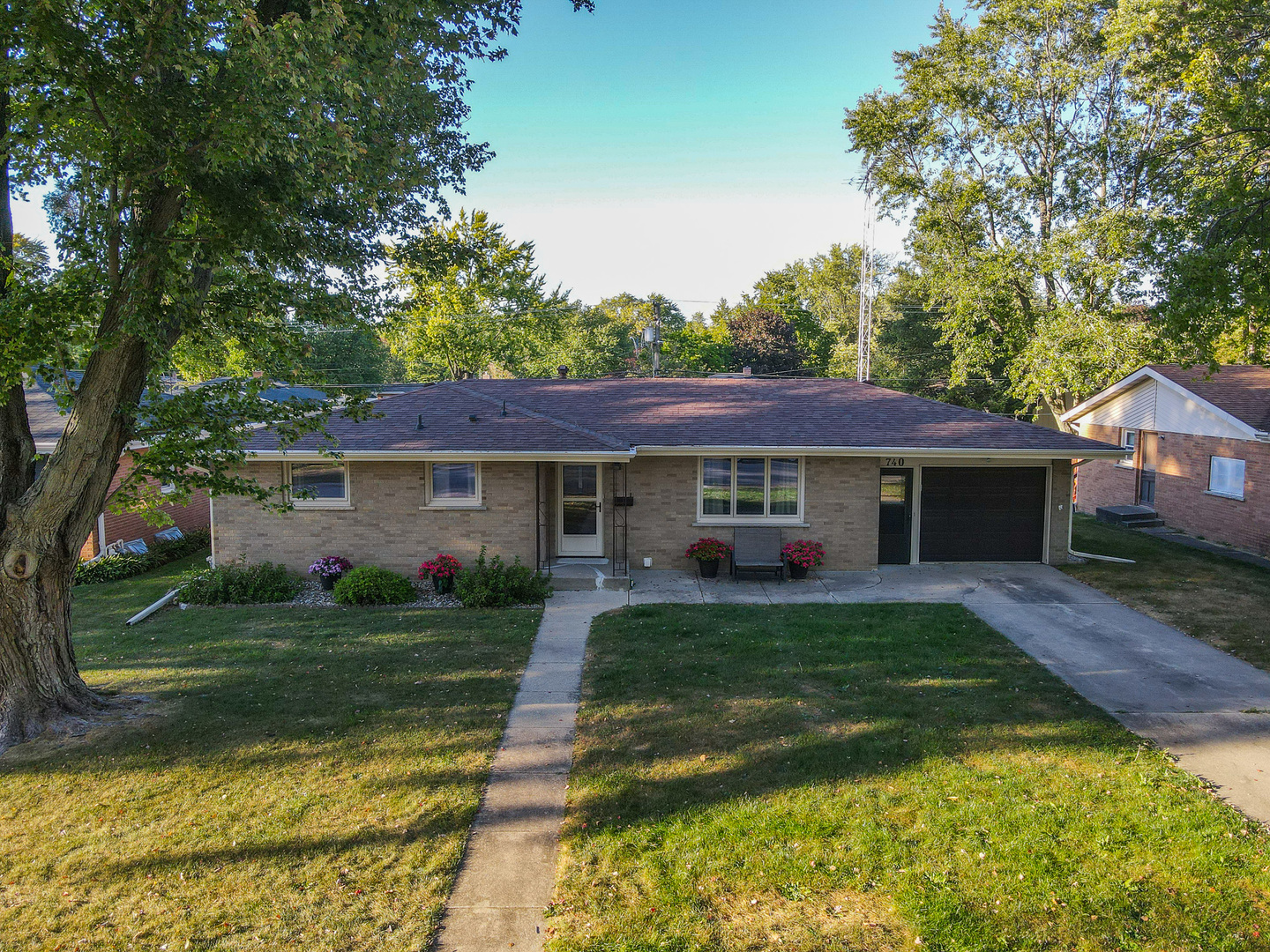 Property Photo:  740 Bishop Court  IL 60915 