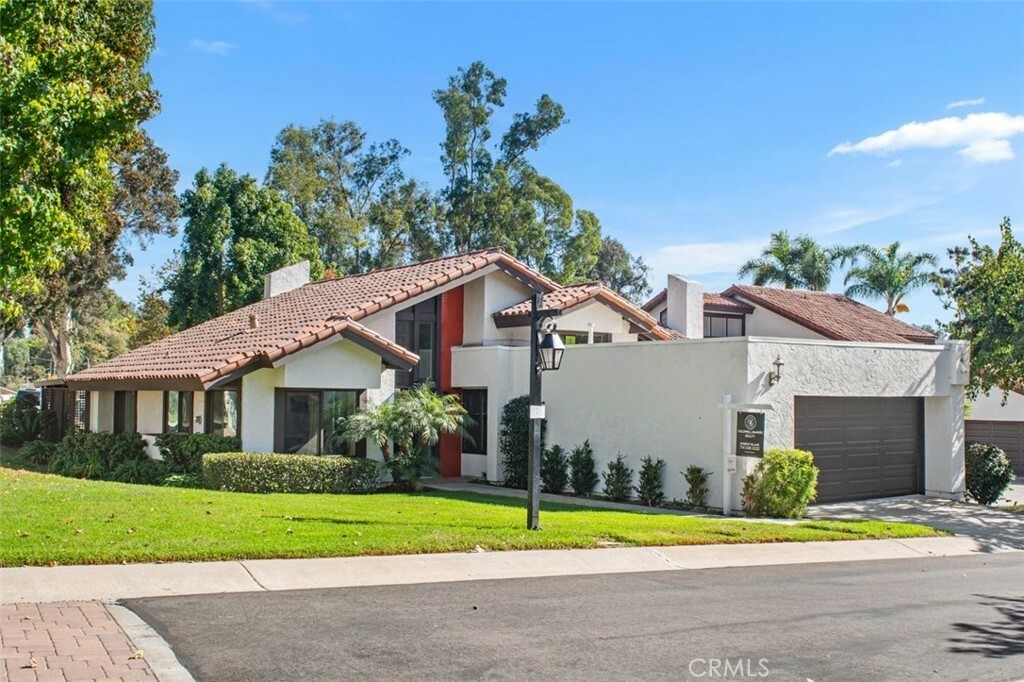 Property Photo:  626 Camino Santa Barbara  CA 92075 