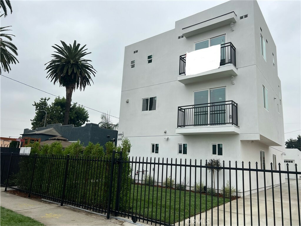 Property Photo:  8919 Hooper Avenue  CA 90002 