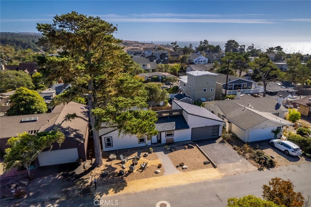 Property Photo:  560 Lancaster Street  CA 93428 