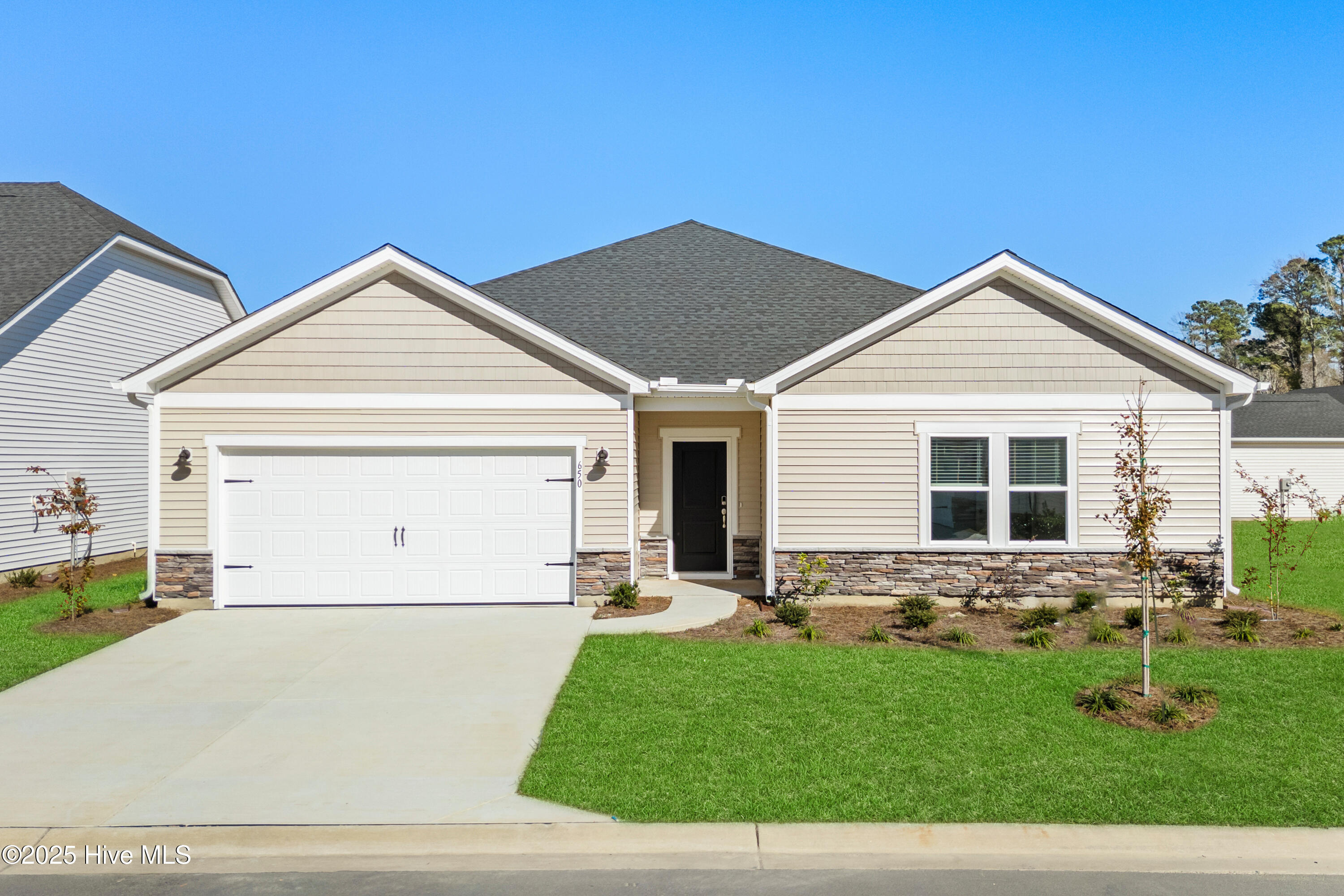 Property Photo:  650 Blackthorne Circle NW  NC 28467 