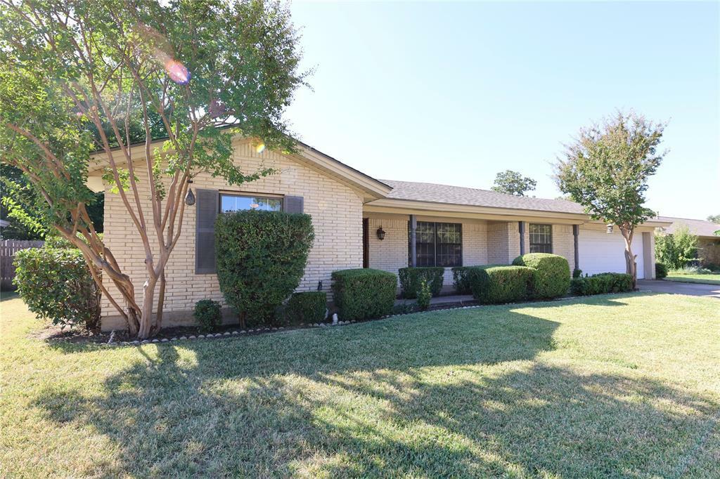 Property Photo:  417 W Pleasantview  TX 76054 