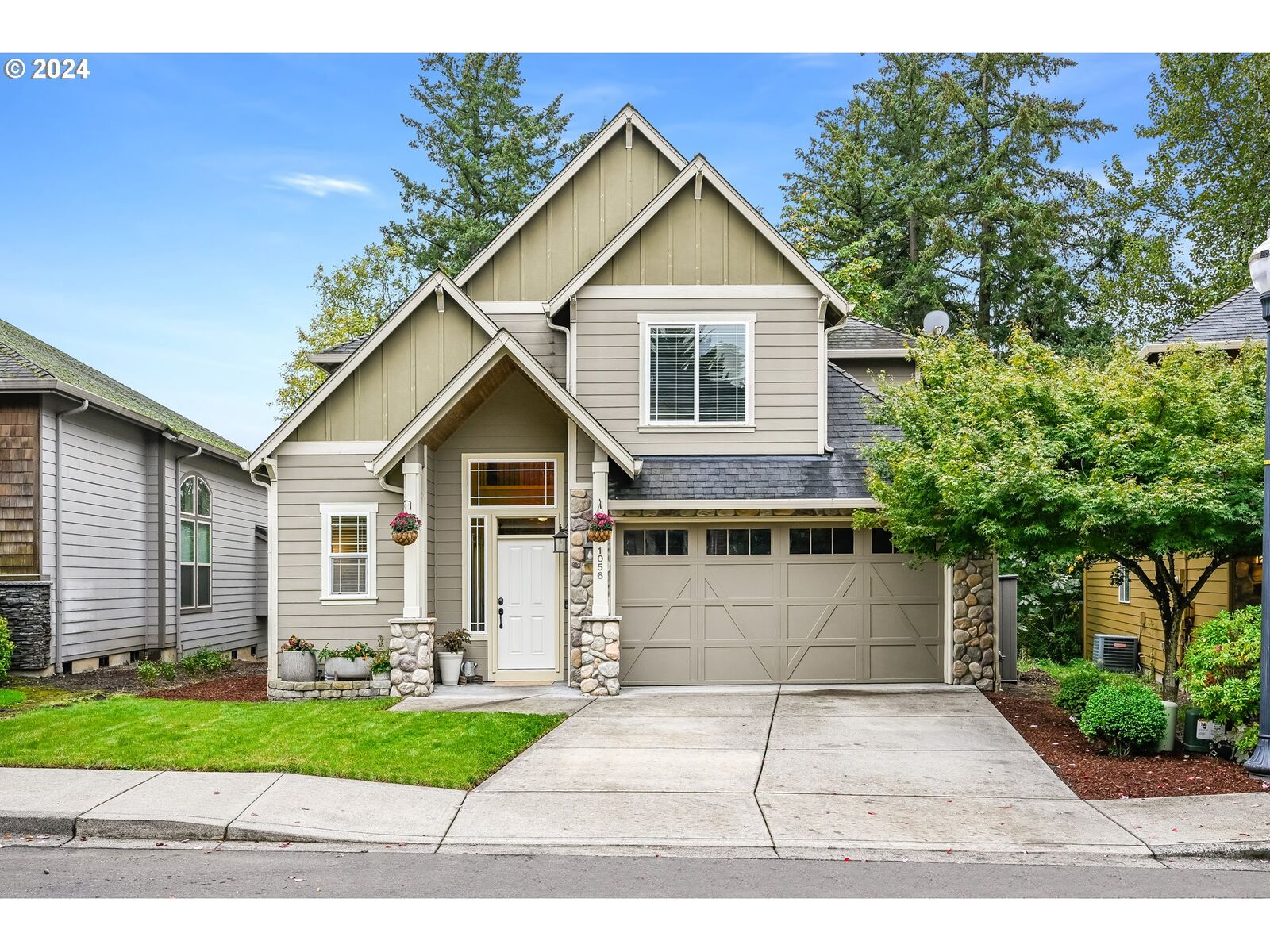 Property Photo: 1056 W Alder St WA 98671