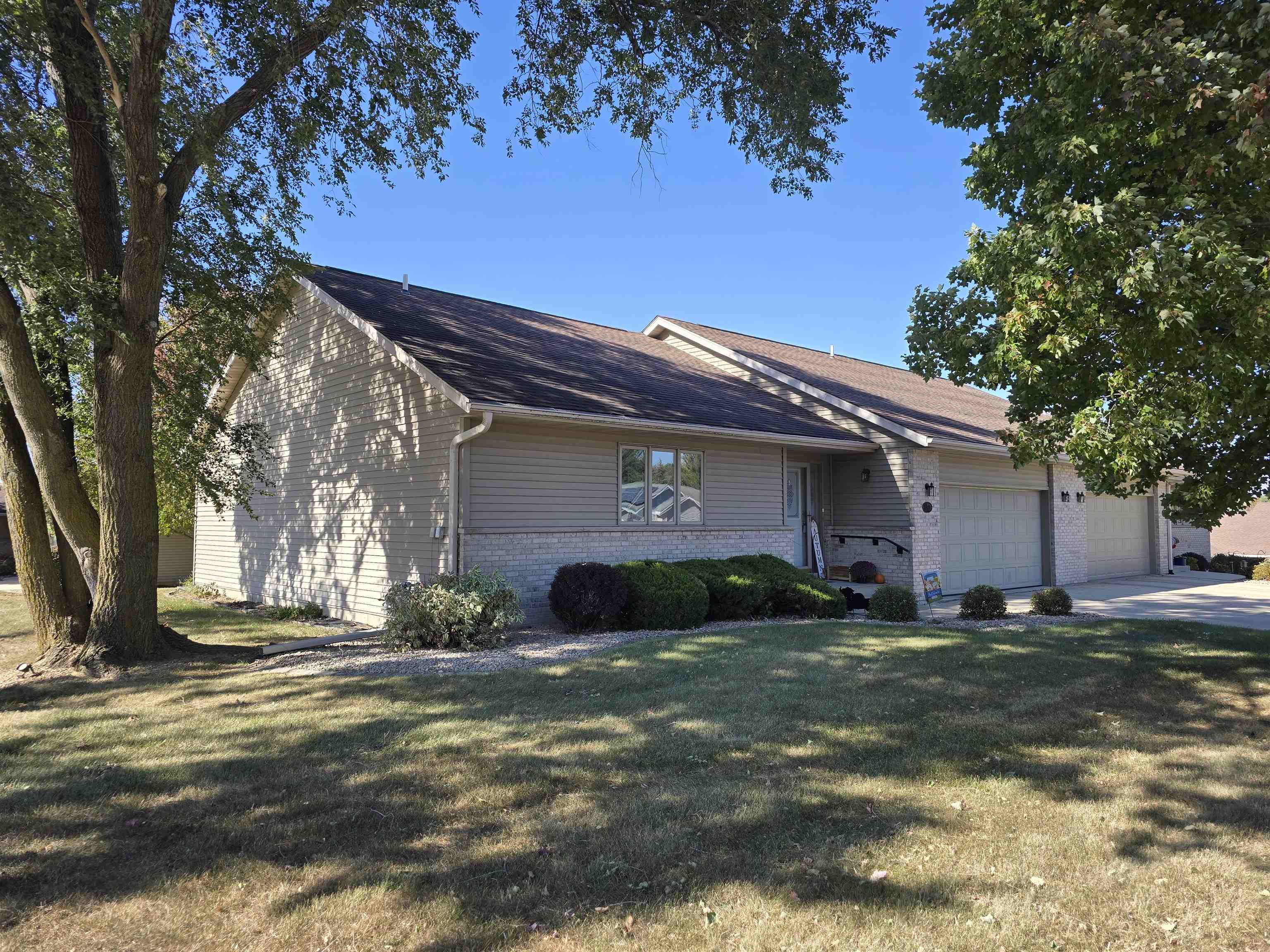 Property Photo:  1150 S Greenfield Drive  IL 61032 