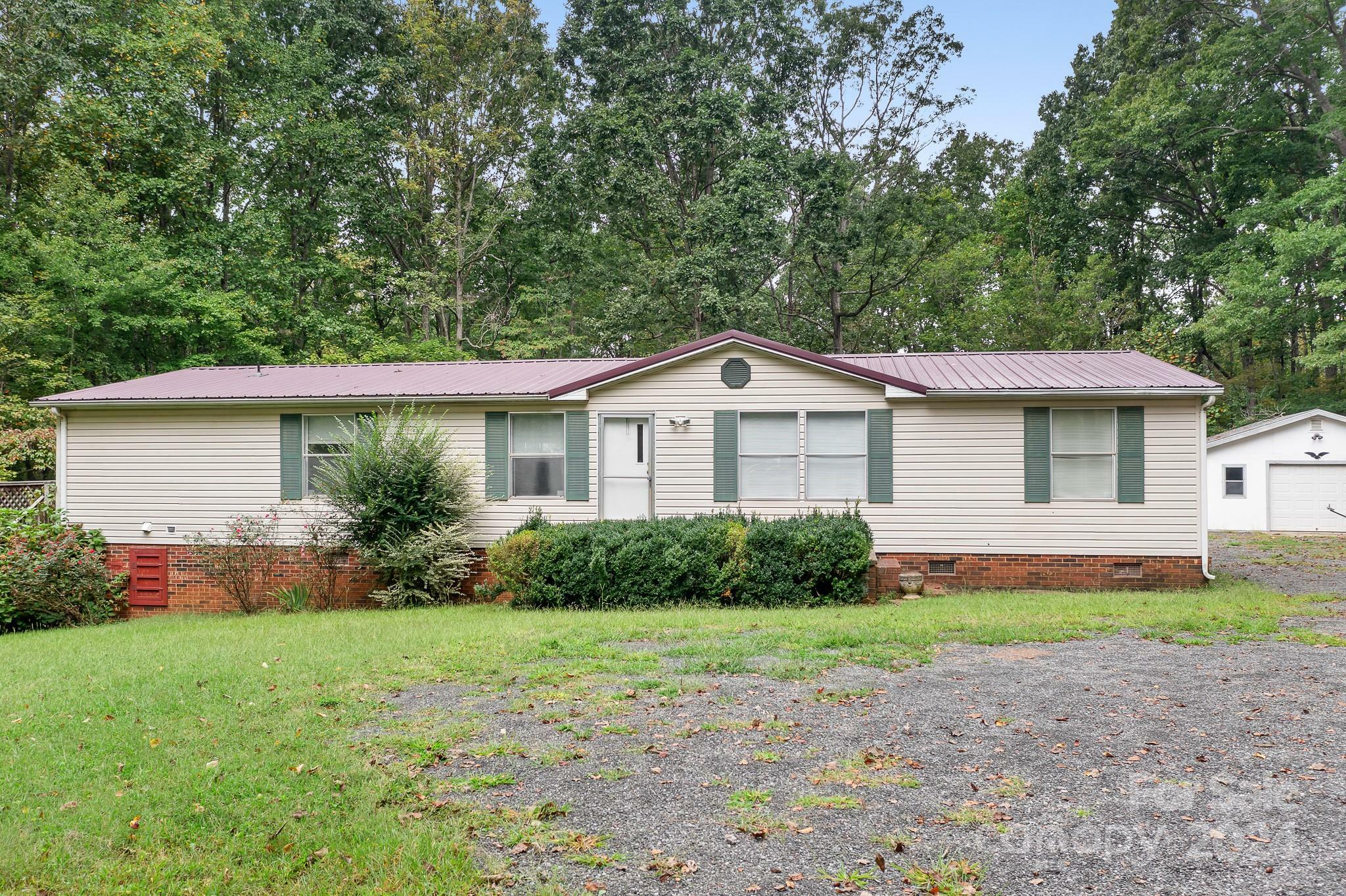 Property Photo:  2461 Pinnacle Drive  NC 28609 