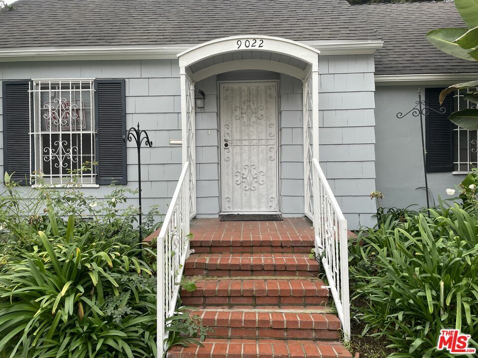 Property Photo:  9022 Alcott St  CA 90035 